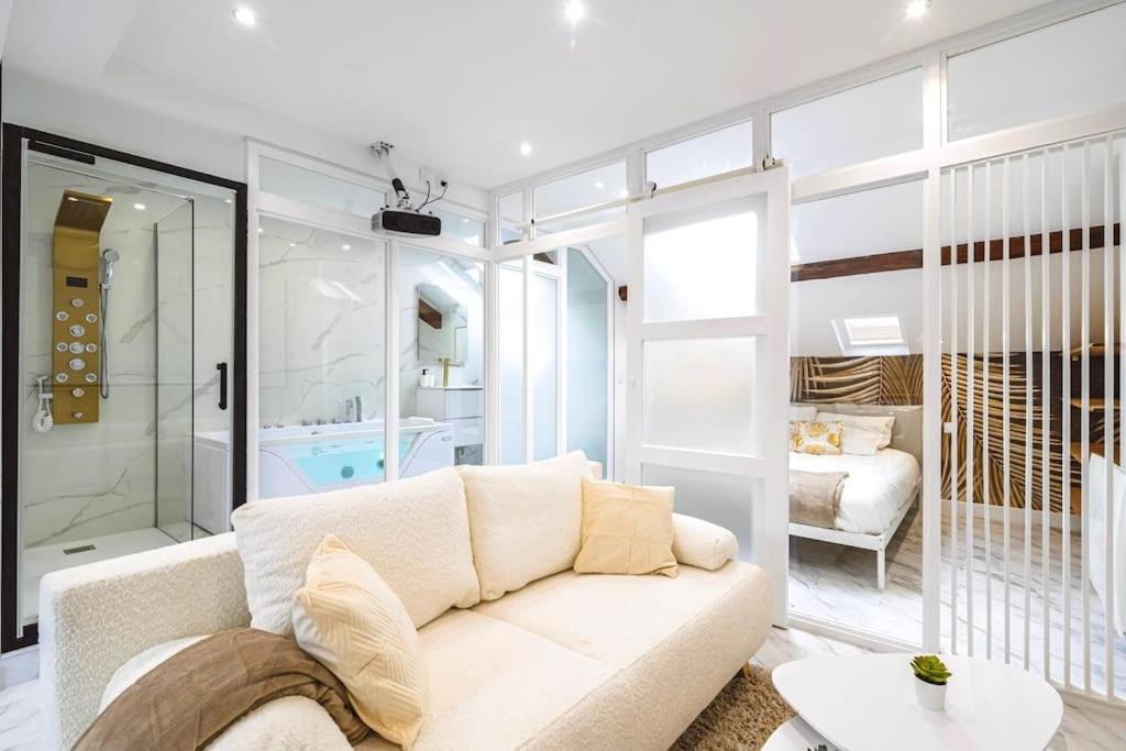 Oasis Chic - Spa Prive & Cinema Reims Ngoại thất bức ảnh